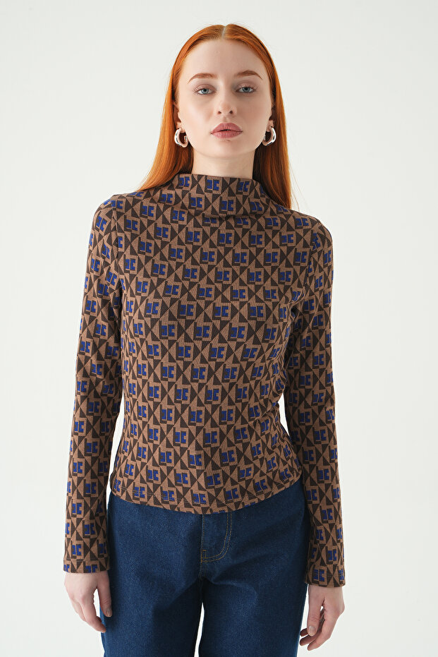 242143 بلوزة ذات ياقة منقوشة باللون الأزرق - 1