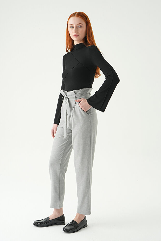 8407A بنطلون بحزام وأزرار مزدوجة باللون الرمادي - 1