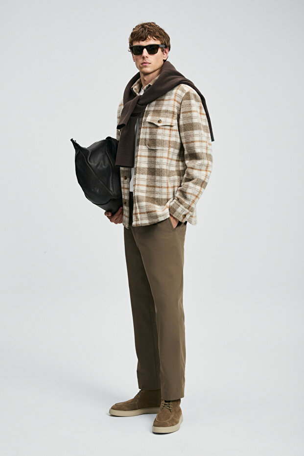 قميص Vardar الرجالي الأساسي ذو المقاس العادي باللون البيج - 2