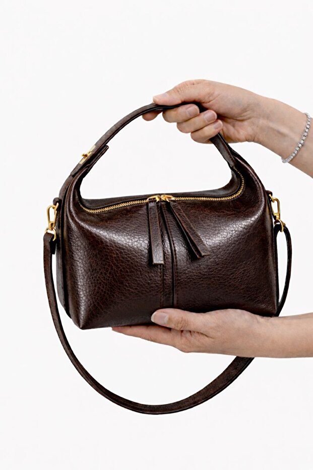 women's bitter brown hand and shoulder bag