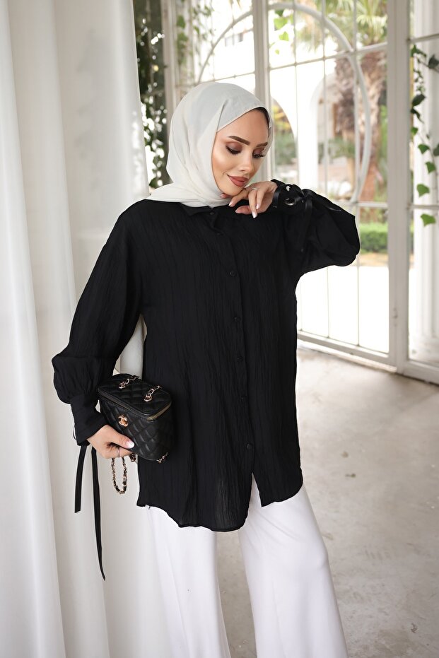 قميص أسود بأكمام التعادل