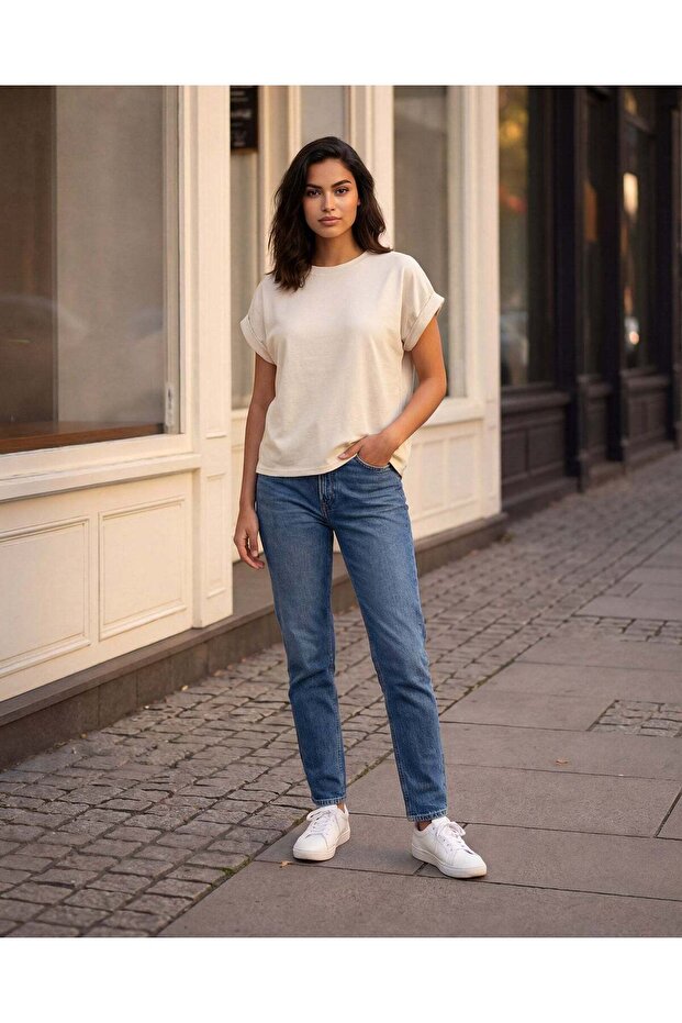 Women White Plain Casual T-Shirt