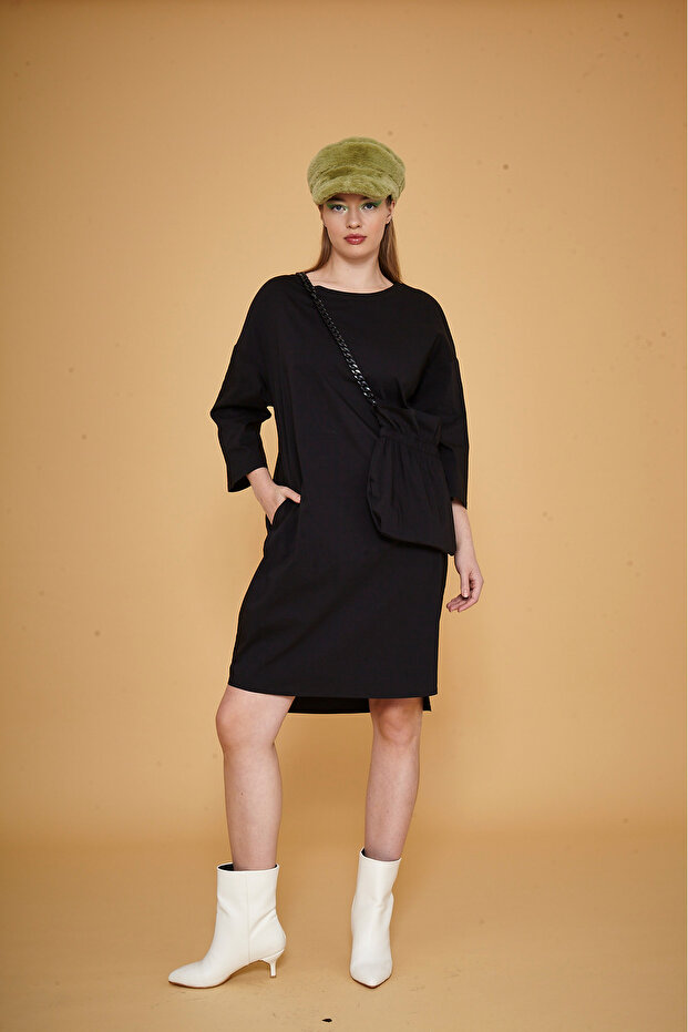 Çantalı Sırt Baskılı Elbise - 3