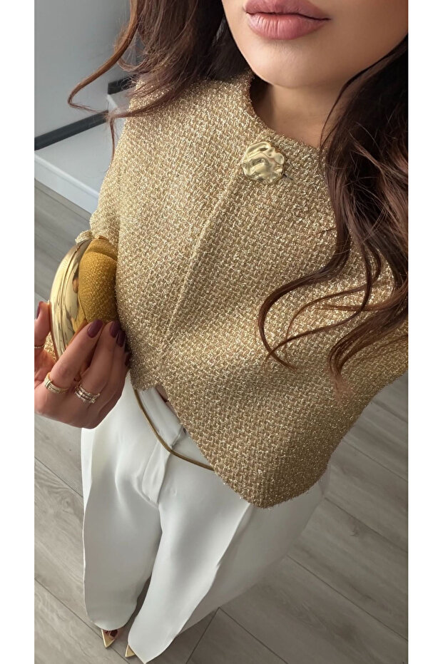 سترة بأزرار ذهبية مع خيوط معدنية - 3