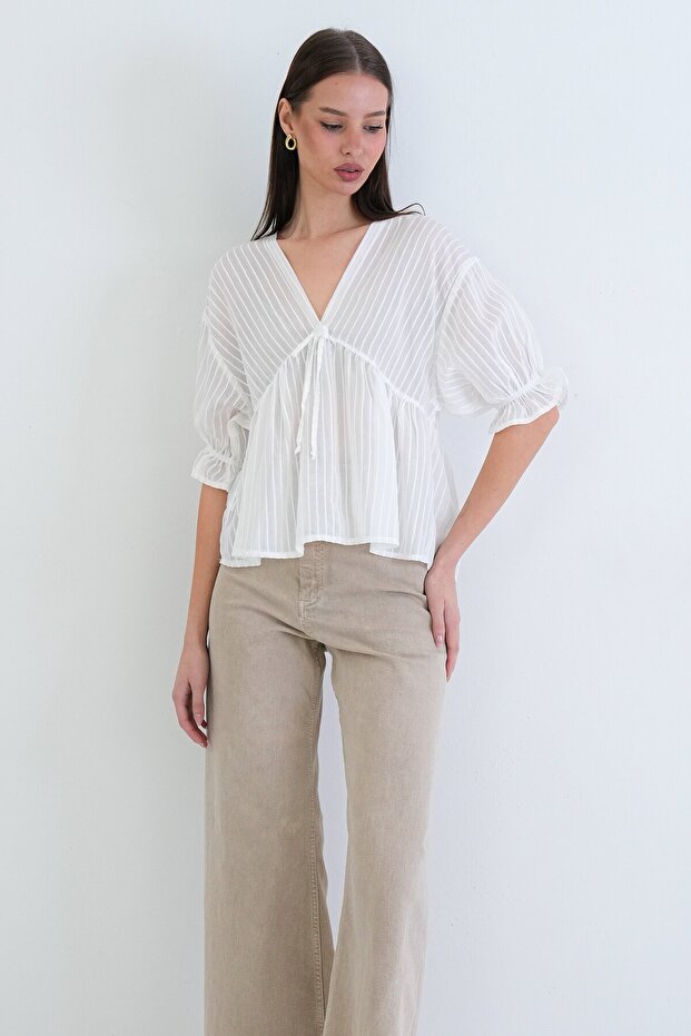 بلوزة مكشكشة على شكل حرف V - 6