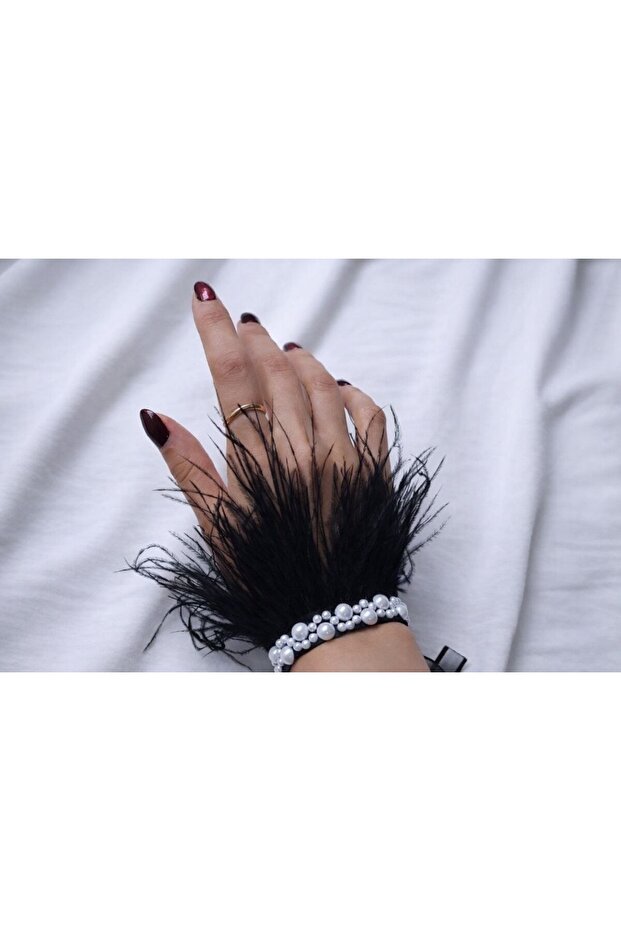 Stylish Women's Bracelet / Hand Accessory with Black Feathers and Pearls