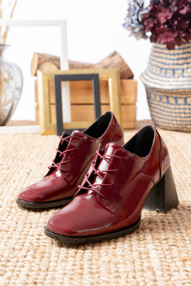 Thick Heeled Square Toe Lace-Up Patent Leather Stylish Heeled Loafer