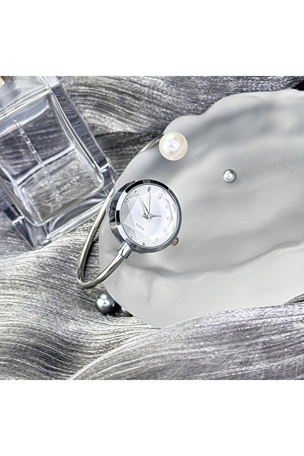 Silver Women's Slim Little Bracelet 1 Large Pearl Diamond Cut Glass Rhinestone Dial Minimalist Quart