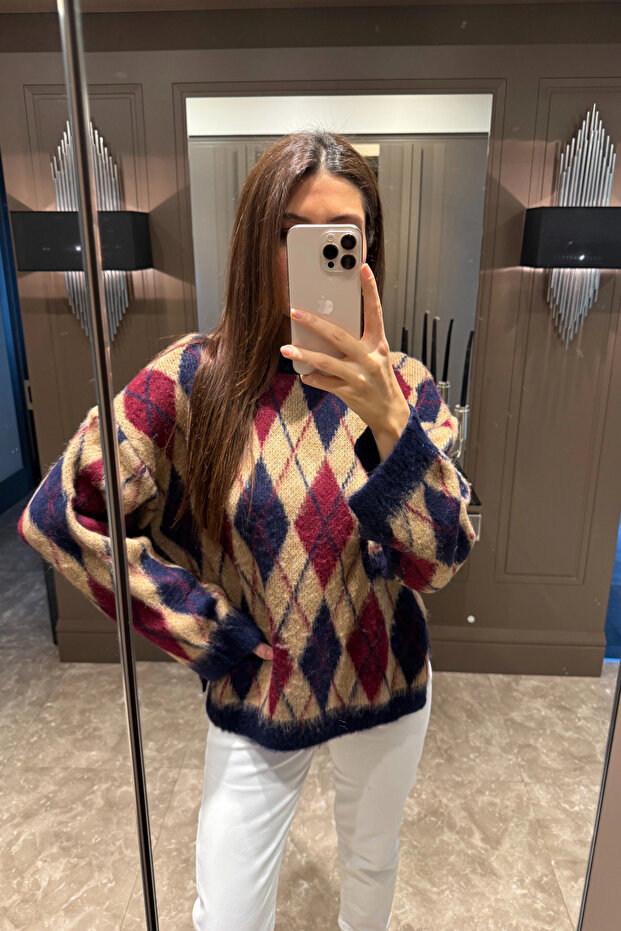 سترة نسائية كبيرة الحجم بنمط البقلاوة باللون العنابي مع فتحة جانبية 1014-2366