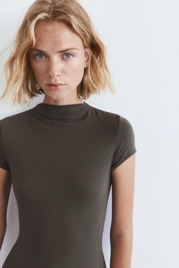 Dik yaka kısa elbise - 4