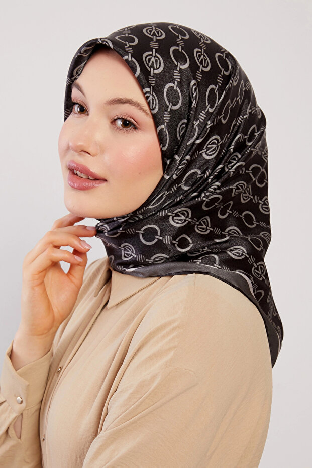 Crystal Scarf Chain Pattern Black Nefti