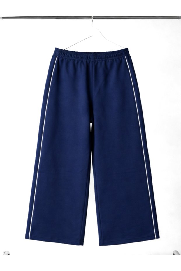 Pantaloni evazati