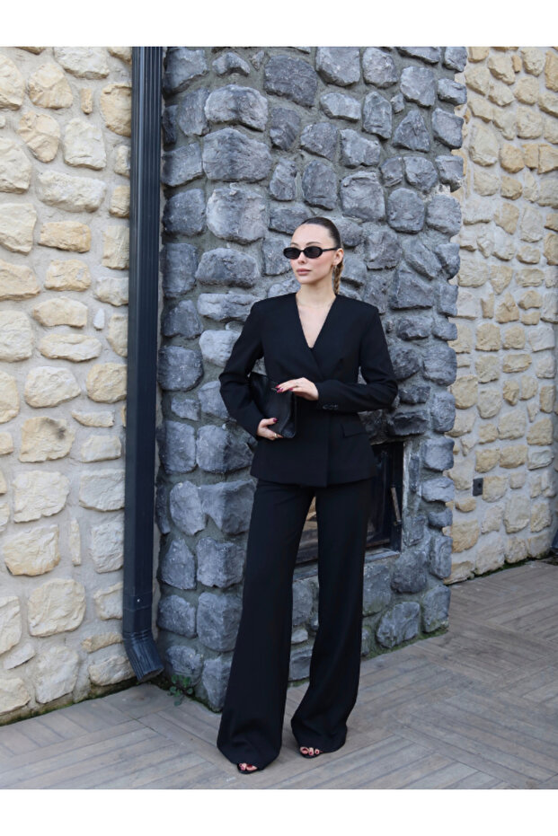 طقم سترة وبنطلون بياقة على شكل حرف V - 1