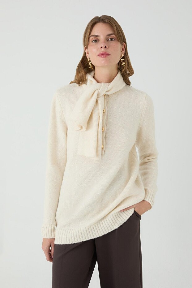 Red Pine Flar Detail Sweater Ecru