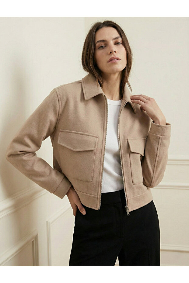 سترة بقصة قصيرة مبطنة ناعمة باللون البيج - 1