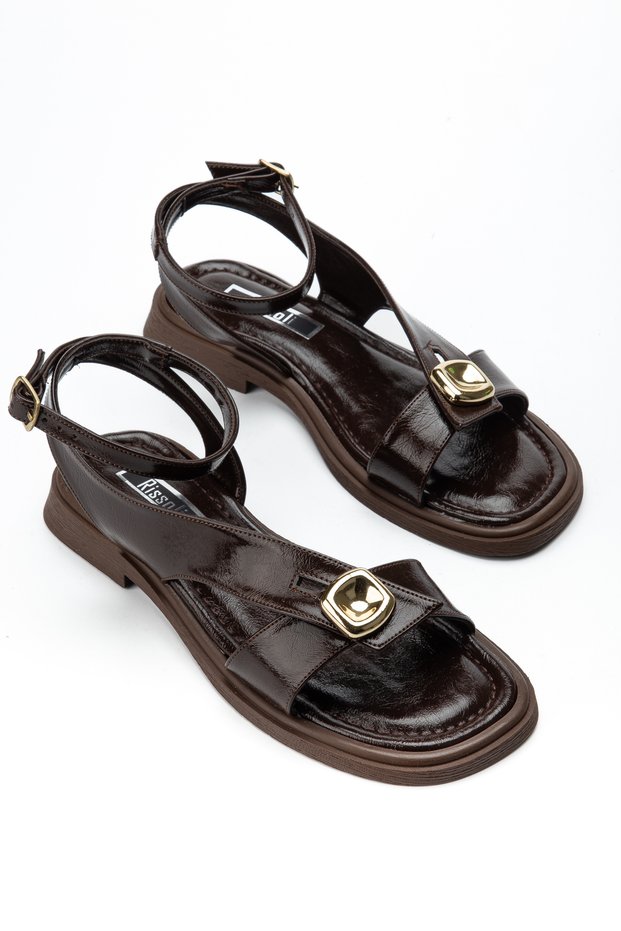 Women's Brown Wrinkled Patent Leather Ankle Strap Buckle Detailed Casual Sandals