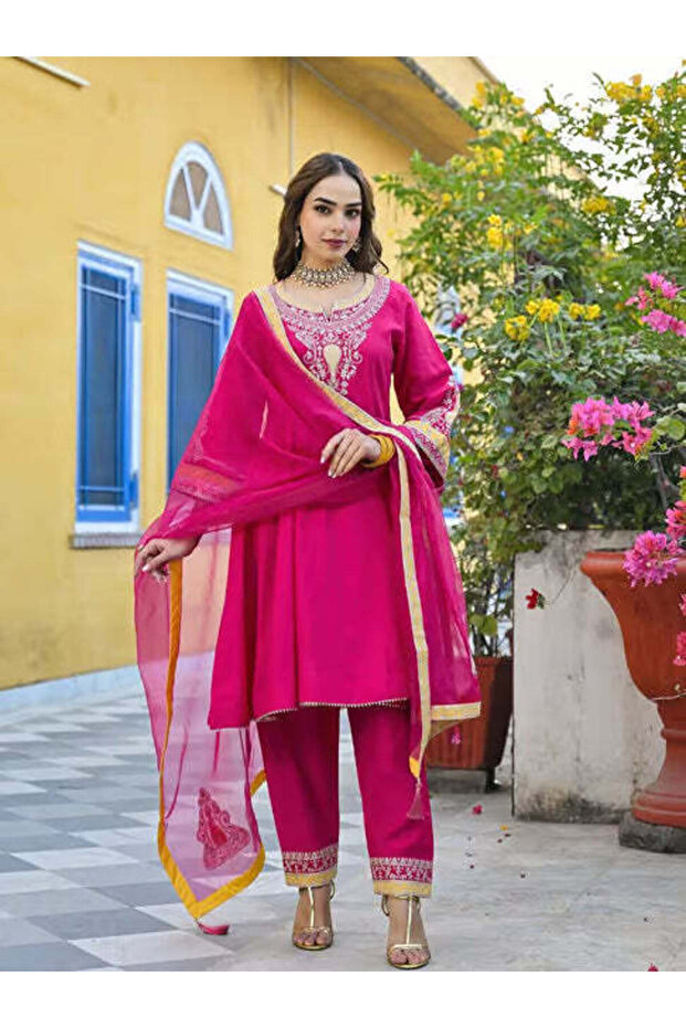 Pink Silk Blend Embroidered 3-Piece Kurta Set
