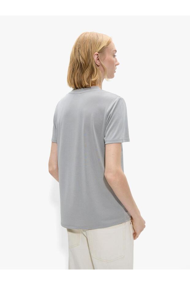 Kadın V-Yaka Basic T-shirt - 4