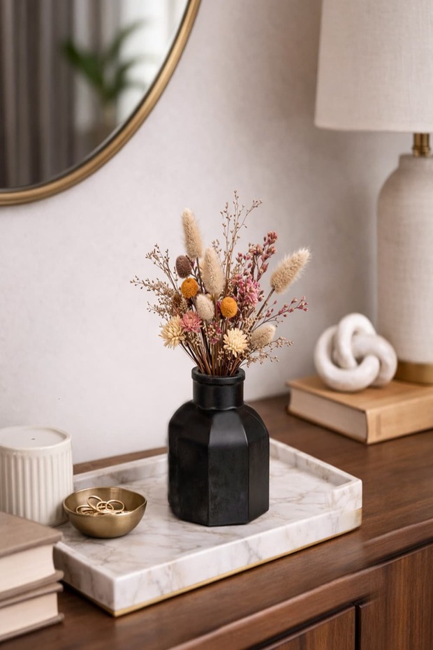 Black Highlight Lines Vase - Design Decorative Object, Modern Striped Forms, Living Room and Office Decoration