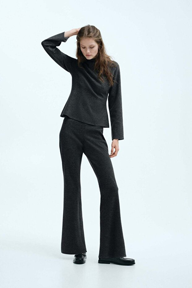 Flared knitted trousers