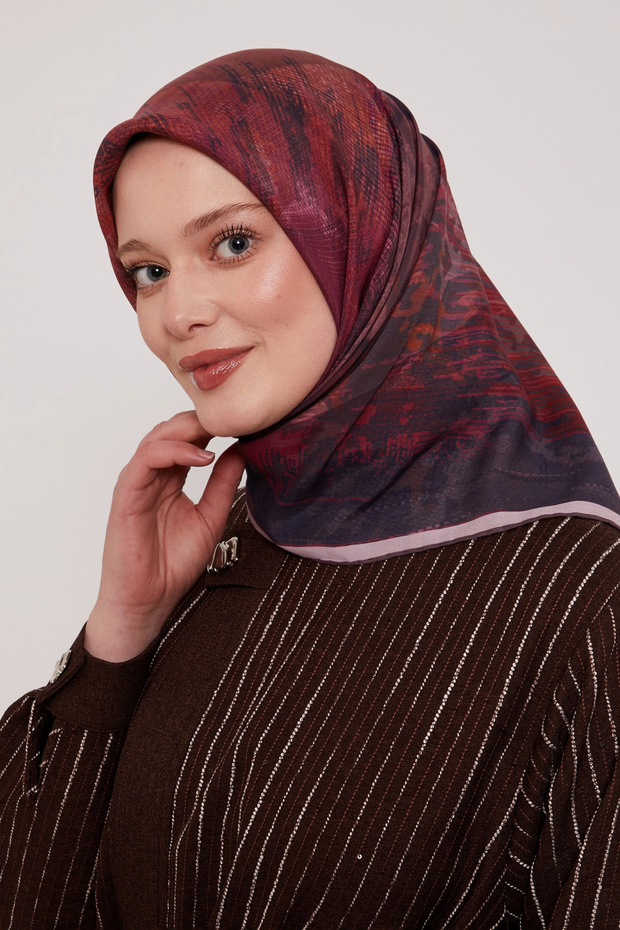 وشاح ملكي بنمط الباتيك باللون الأرجواني - 1