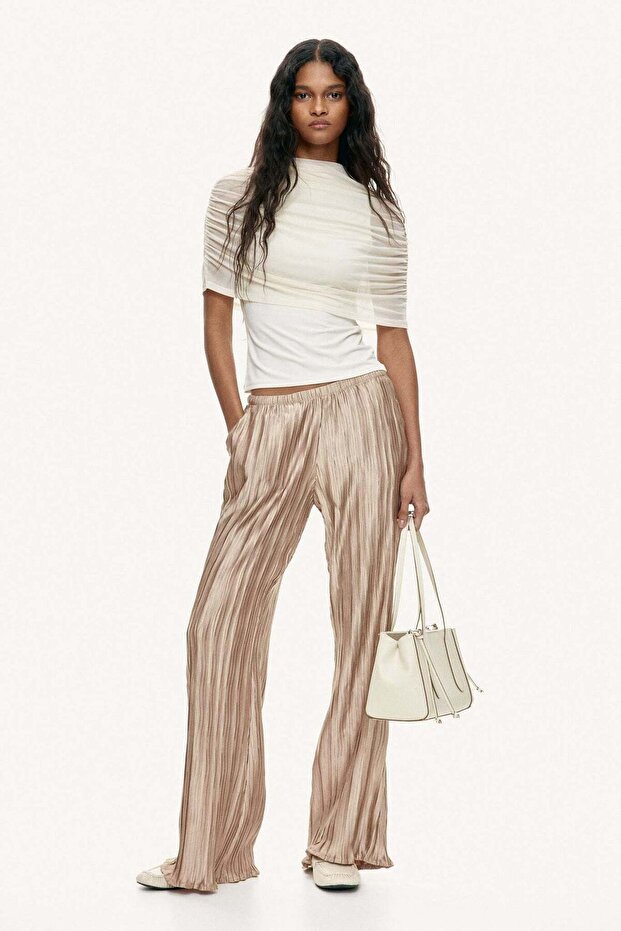 Crinkled trousers