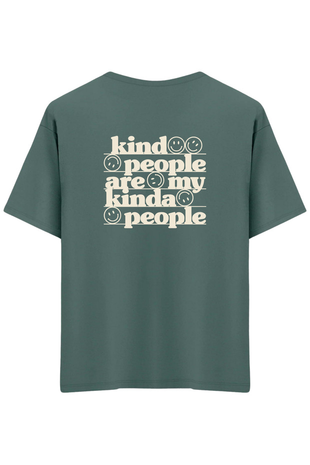 تي شيرت Be Kind مطبوع ذو ياقة دائرية كبير الحجم