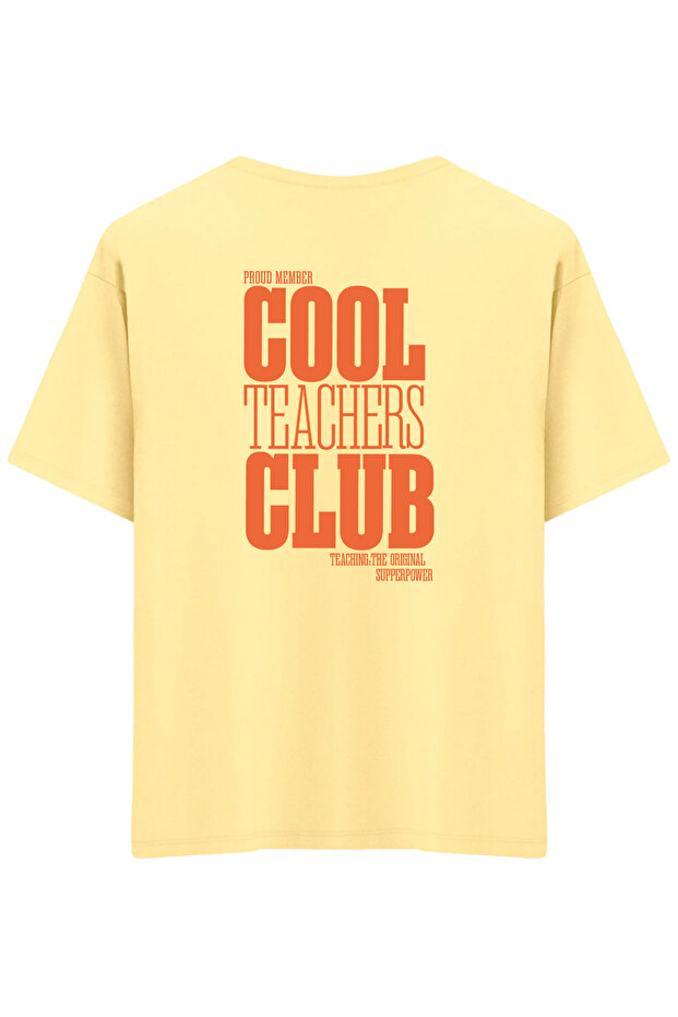 تي شيرت Cool Teachers Club مطبوع ذو رقبة دائرية واسعة الحجم