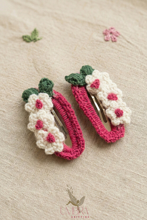 Set of 2 Hand Knitted Strawberry Daisy Figured Snap Buckles - White Daisy Strawberry Knitted Buckle