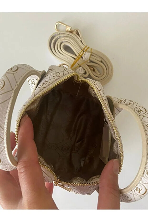 حقيبة سريعة صغيرة بنمط حرف Monogram - 3