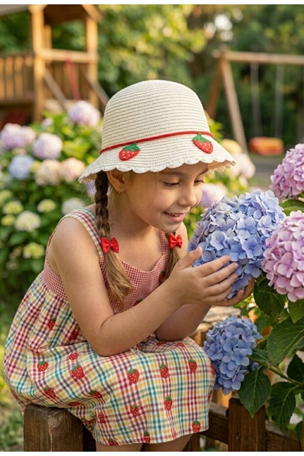 Petite Riviera Children's Hat 4-8 Years