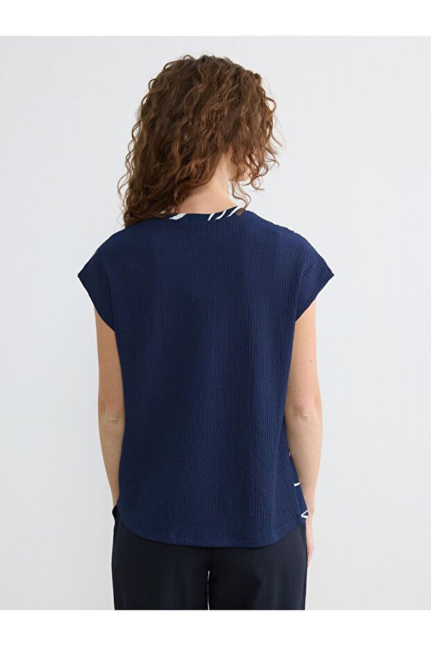 Crew Neck Patterned Blouse - 4