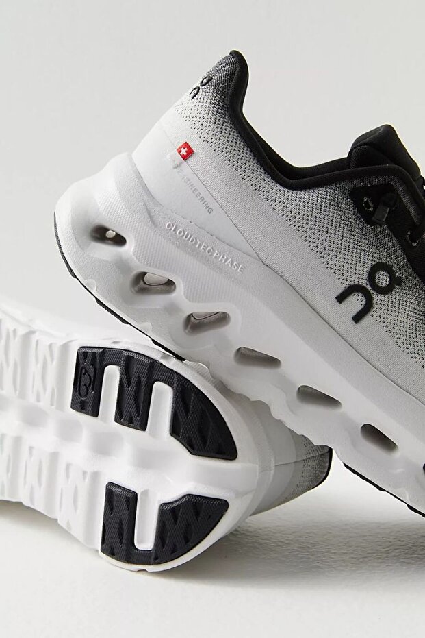 على عنوان السحابة عاجي أسود - 2