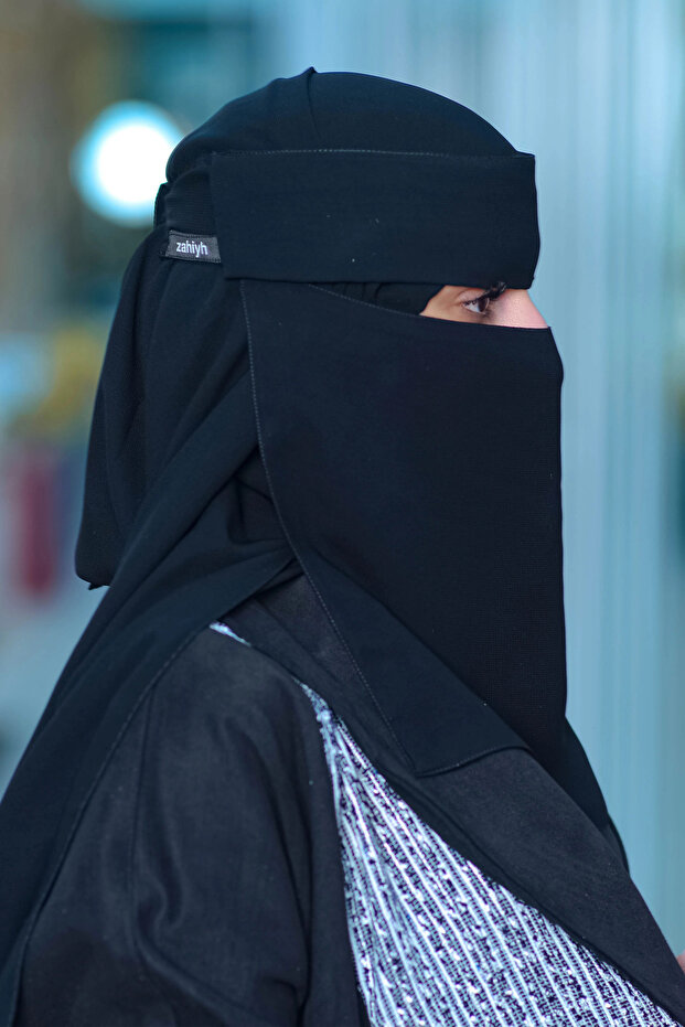 نقاب جينز ملكي مخفي