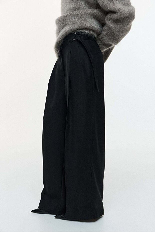 Wide belt-detail trousers