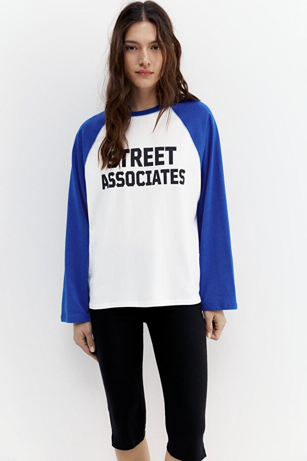 Reglan kollu grafik t-shirt - 2