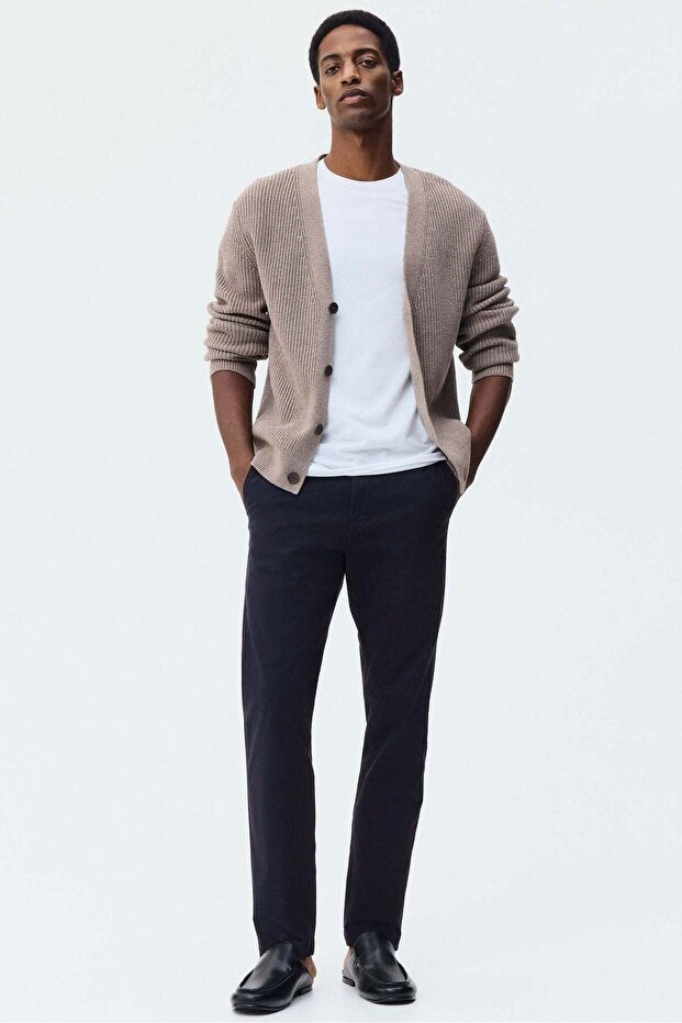 بنطلون قطني بقصّة Slim Fit