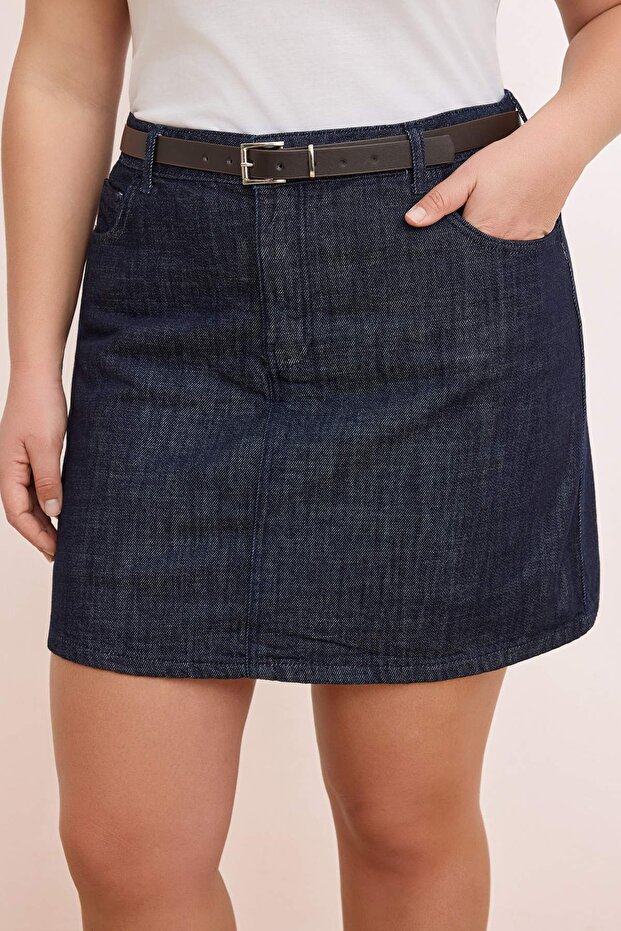 Koyu Mavi Kemer Detaylı Arkası Etek Görünümlü %100 Pamuk Non-Stretch Denim Şort Etek TBBSS26AP00004 - 4