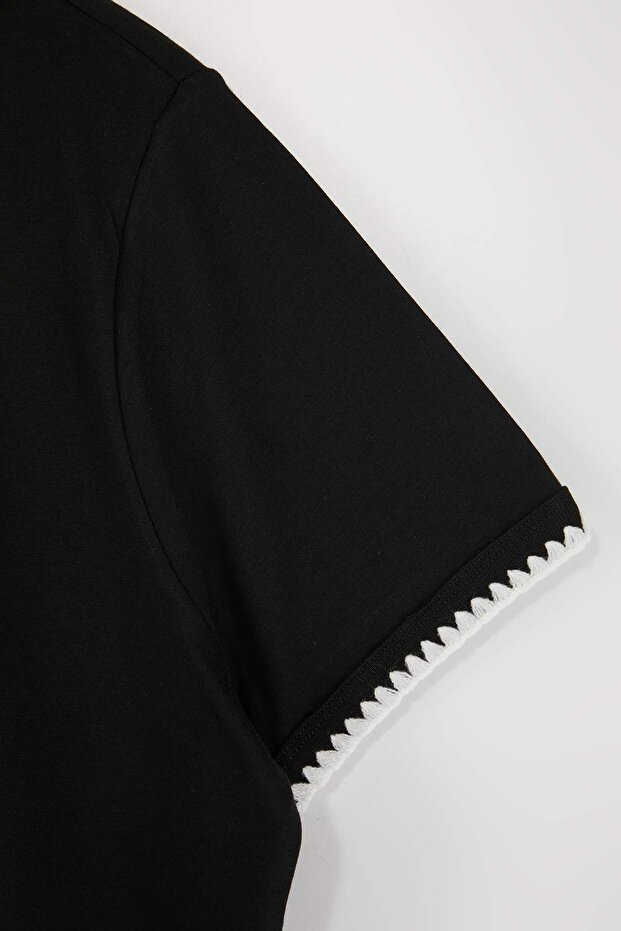 Siyah %100 Pamuk Kontrast Dikiş Detaylı Bisiklet Yaka Örme Büyük Beden T-Shirt TBBSS26BF00015 - 5