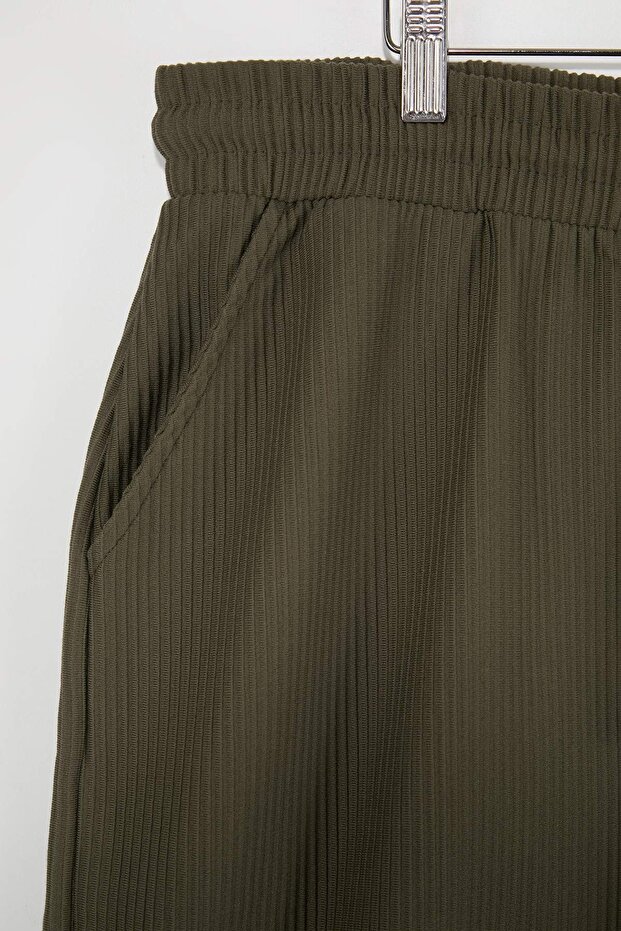 Haki Oversize/Geniş Kesim Dokulu Kırışmaz Ottoman Şort TMNSS25AP00001 - 4