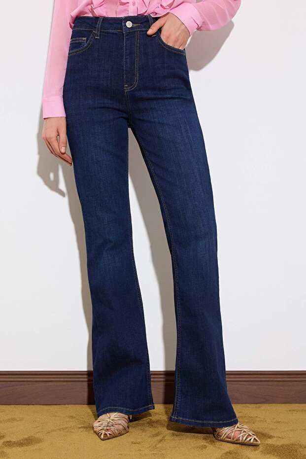 Limited Edition Koyu Mavi TOPARLAYICI Yüksek Bel Ekstra Esnek Flare Uzun Boy Jeans TWOSS26JE00103 - 1