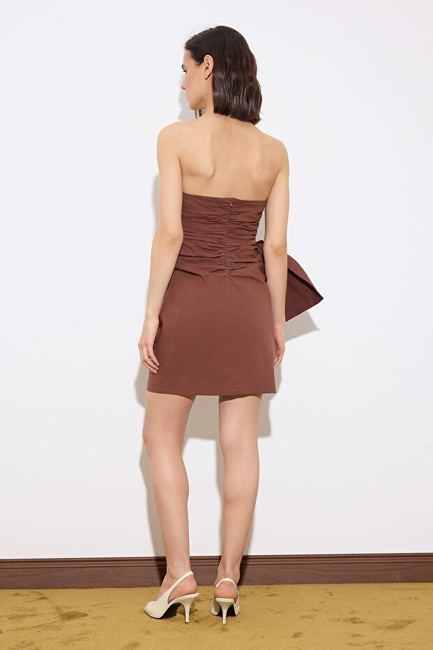 Yazlık Limited Edition Kahverengi Drape Detaylı Poplin Dokuma Kısa / Mini Elbise TPRSS26EL00105 - 6