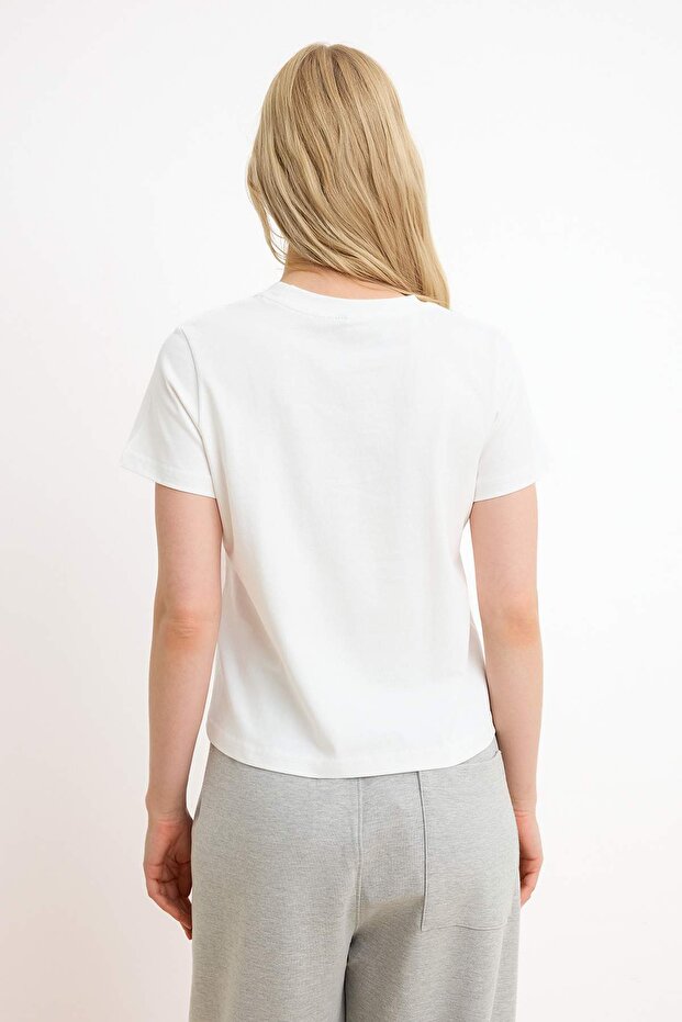 Ekru Nakışlı Regular/Normal Kalıp Kısa Kollu %100 Pamuk Örme T-Shirt TWOSS26TS00124 - 4