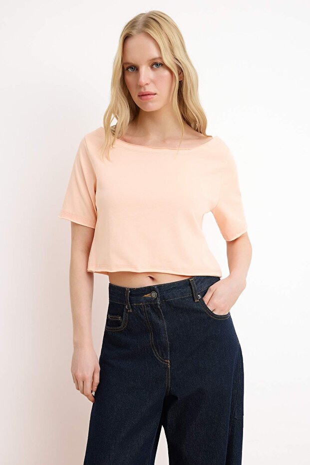 Trendyolmilla  Kahverengi-Pembe 2'li Paket %100 Pamuk Asimetrik Kayık Yaka Crop Örme T-Shirt TWOSS25TS00194 - Görsel 3