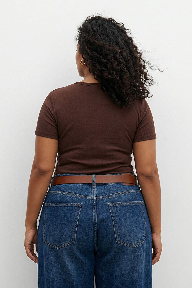 Kahverengi Düğme Detaylı Fitted Fitilli Örme Büyük Beden Bluz TBBSS25AF00060 - 2
