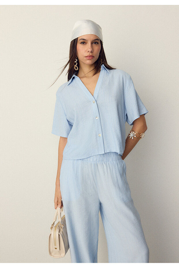 Loose-fitting textured shirt