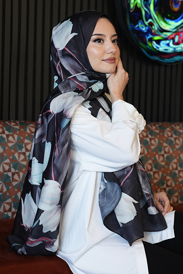 شال من القطن الناعم باللون الأسود بنمط زهرة التوليب - 5