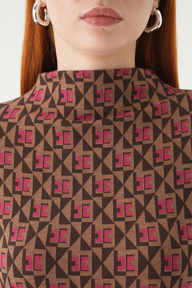 242143 بلوزة منقوشة بياقة عالية باللون الوردي - 4