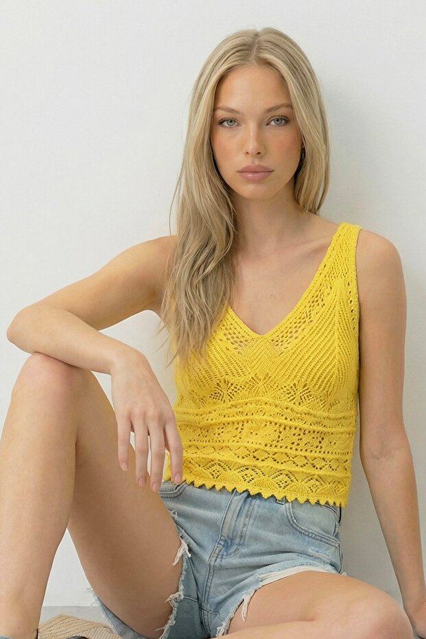 Sarı Askılı Ajurlu Örme Crop Bluz - 1
