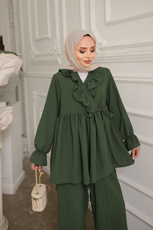 طقم تونيك أخضر بياقة مكشكشة مع بنطلون - 3